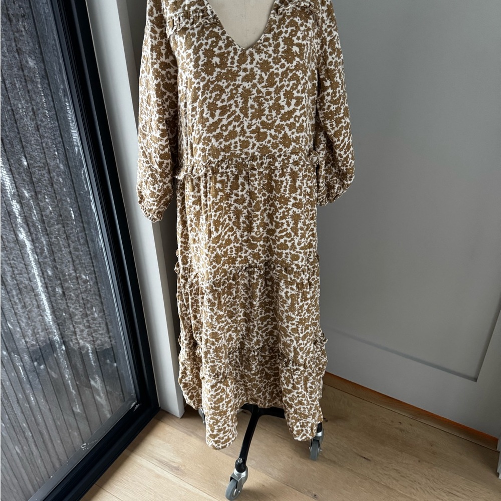 Rylee + Cru Tan and White Long Sleeve Dress